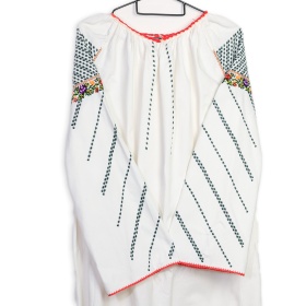 Ie traditionala cusuta manual  - din Bucovina