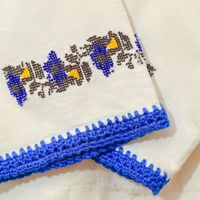 Ie traditionala cusuta manual cu margele- XL