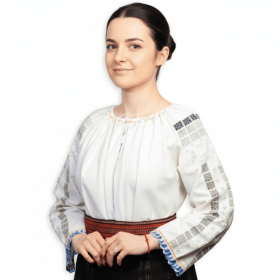 Ie traditionala cusuta manual din Bucovina