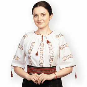 Ie traditionala cusuta manual din Bucovina