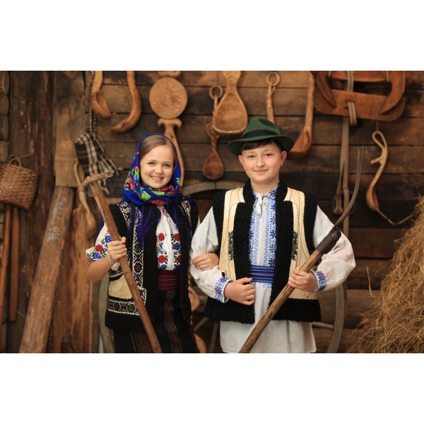 Sedinte Foto in Costume Traditionale pentru Copii, in Bucovina