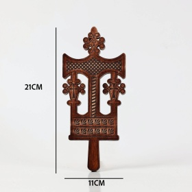 Cruce de mana cu motive traditionale din lemn