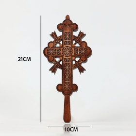 Cruce de mana din lemn